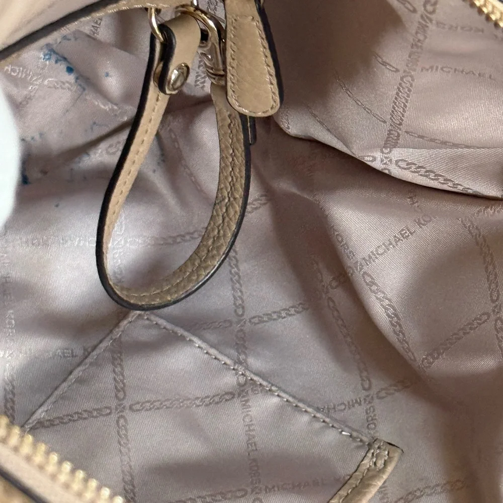 Authentic Michael Kors Izzy Camel Convertible Leather Shoulder Bag Crossbody